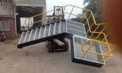 Construcción de escalera metálica